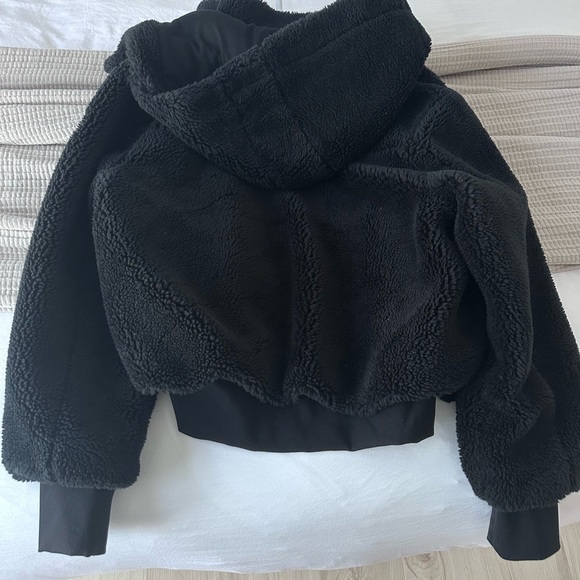 ALO Yoga Black Sherpa Puffer Jacket - Picture 2 of 3